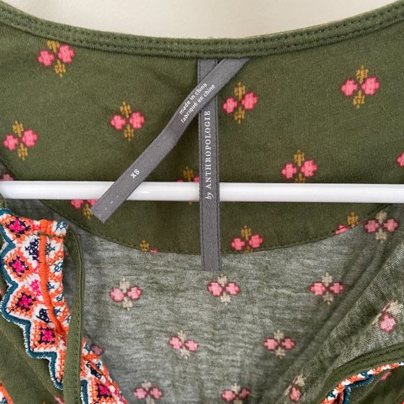 XS Anthropologie Sleeveless Shirt - Picture 2 of 3